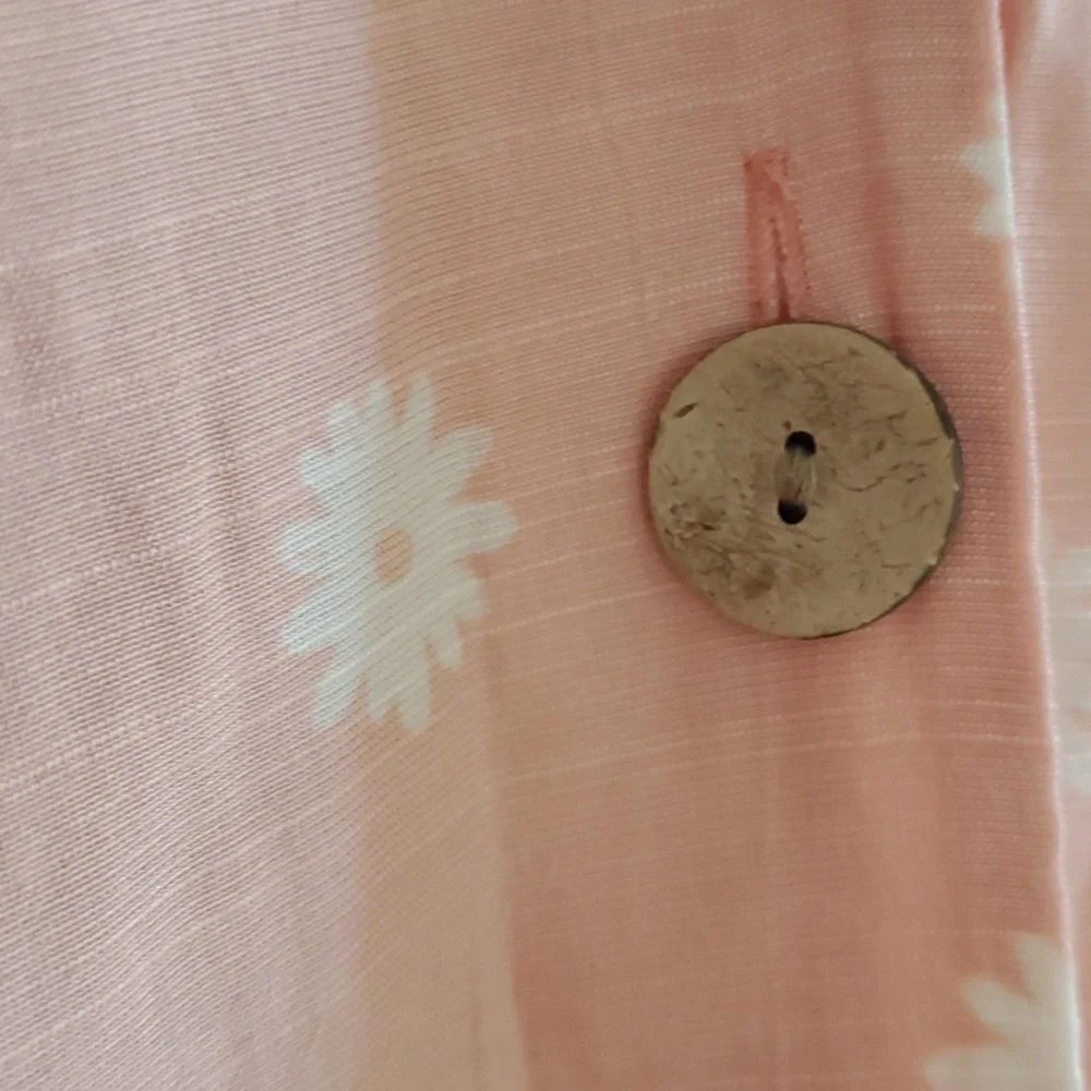 Pink dasiy Lauren Conrad top - Picture 2 of 8